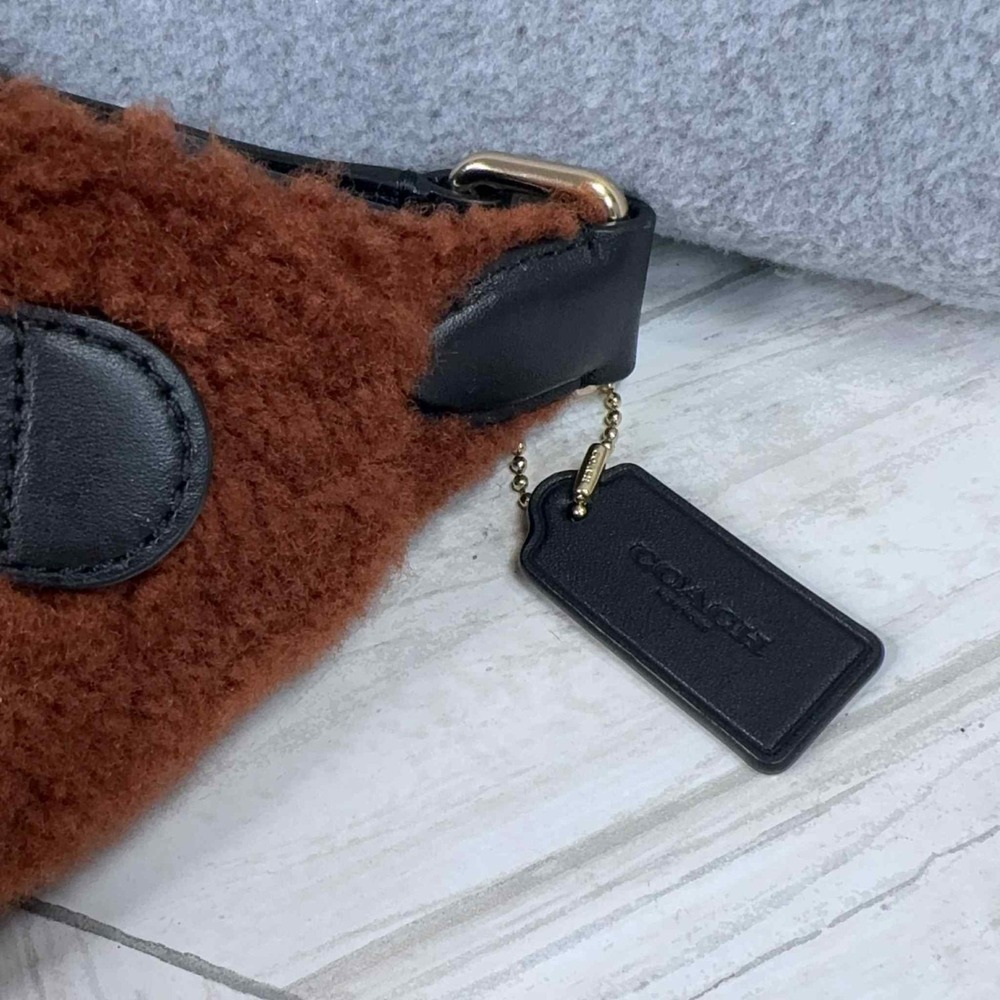 COACH F76662 Shearling and Pebbled Leather Fanny Pack Belt Bag Travel Minimalist - Picture 4 of 11